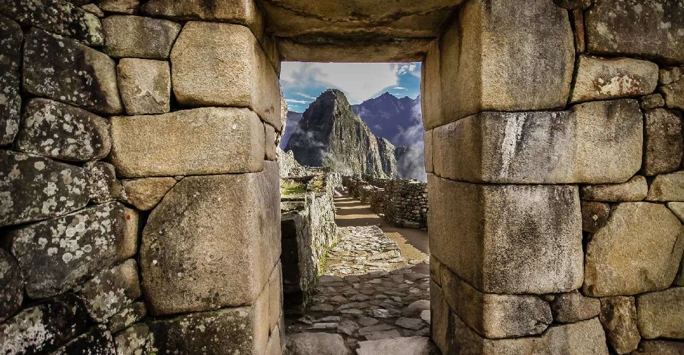 Traveling to Machu Picchu with Tour Packages: Unique routes and experiences